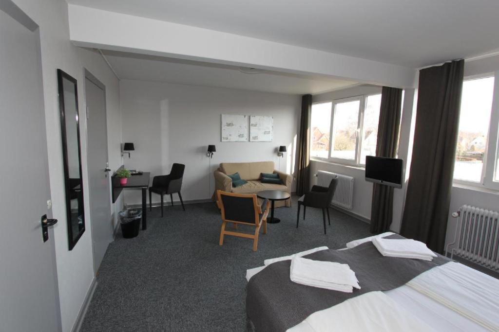 Banegaardshotellet Vojens Екстер'єр фото