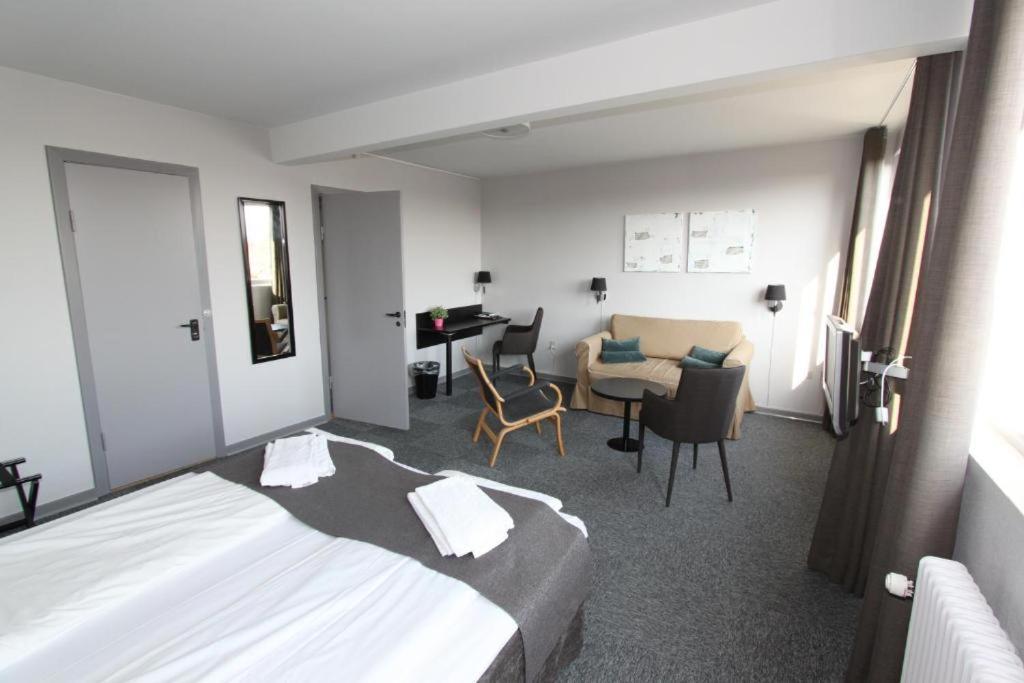 Banegaardshotellet Vojens Екстер'єр фото