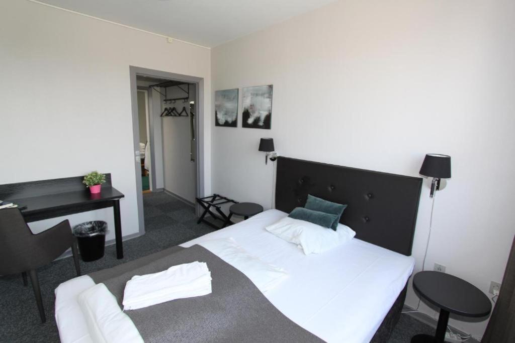Banegaardshotellet Vojens Екстер'єр фото