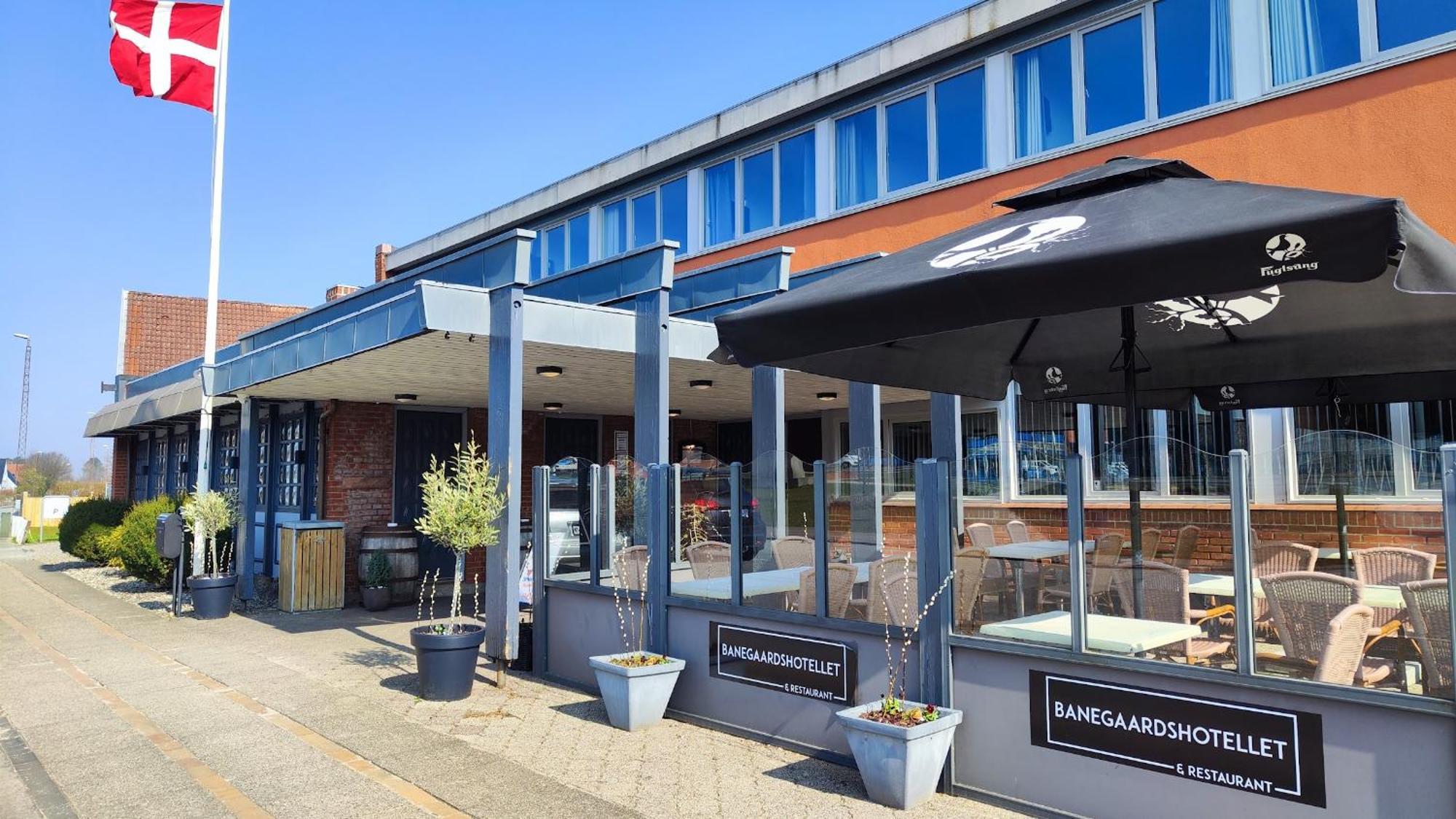 Banegaardshotellet Vojens Екстер'єр фото