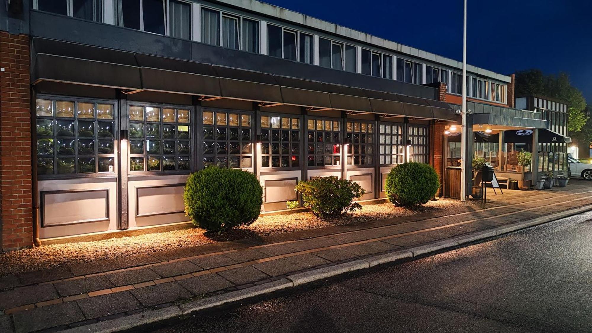 Banegaardshotellet Vojens Екстер'єр фото